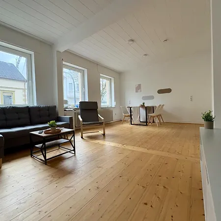 Moderne Mit Komfort & Top-lage 아파트 홀즈위케드