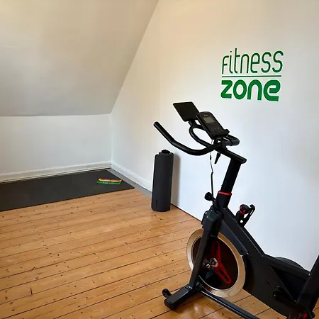 Moderne Mit Komfort & Top-lage 아파트 홀즈위케드