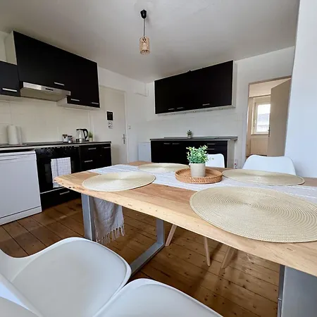 Moderne Mit Komfort & Top-lage 아파트 홀즈위케드